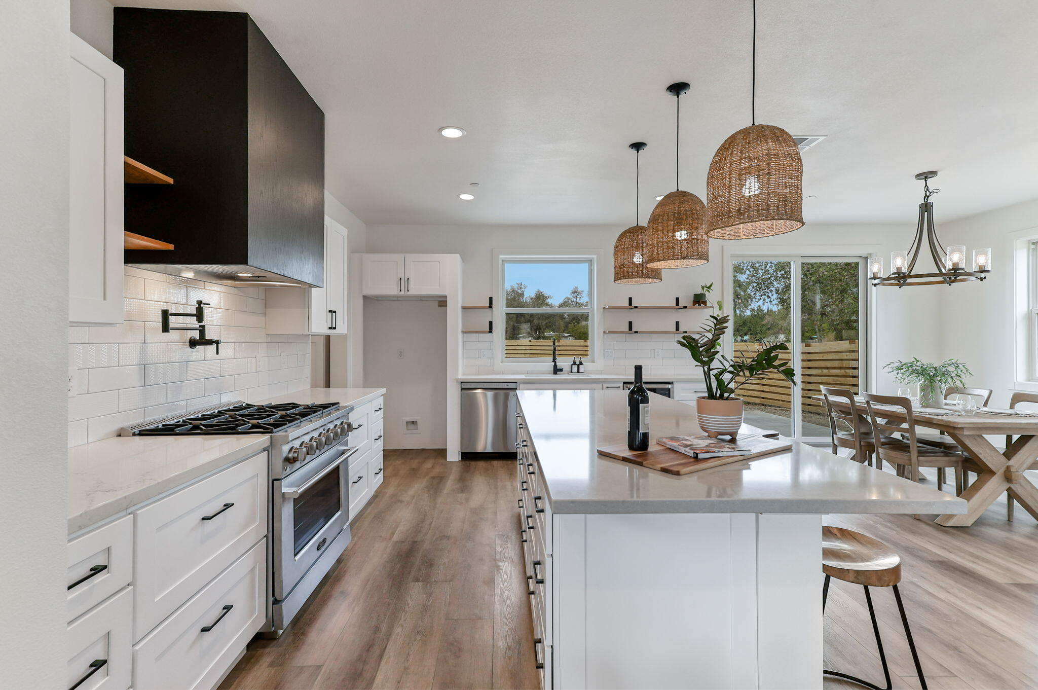 2486 Neighborly Way Redding, CA 96001 - Photo 4 of 37 Kitchen