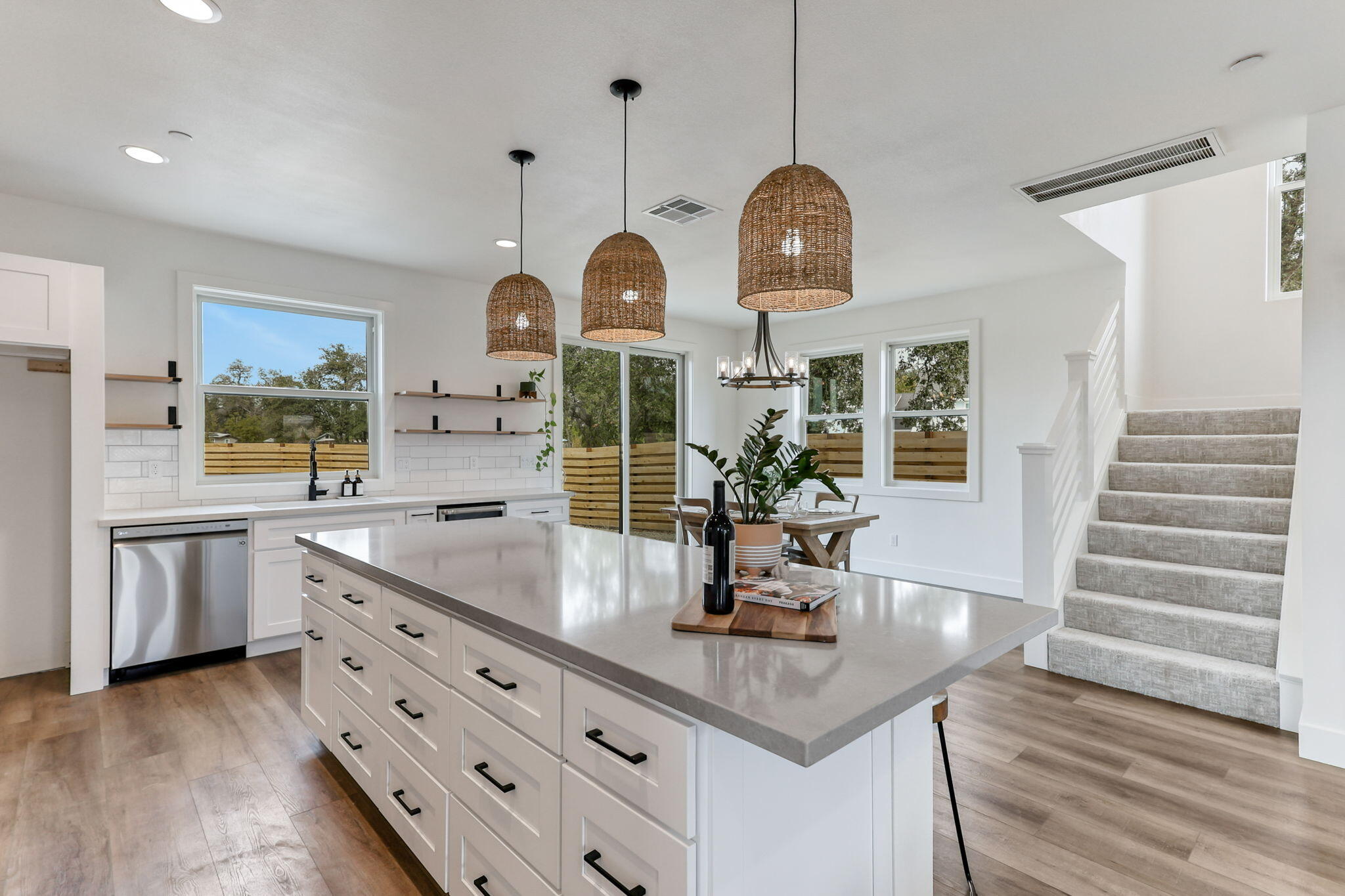 2486 Neighborly Way Redding, CA 96001 - Photo 5 of 37 B056F5C6-D0C9-4FF1-B070-A516242AEA7E