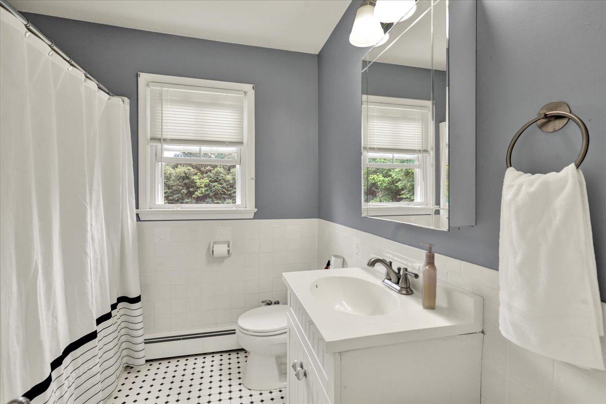 40 Hunters Run Road Honey Brook, PA 19344 - Photo 22 of 47 Tub/shower