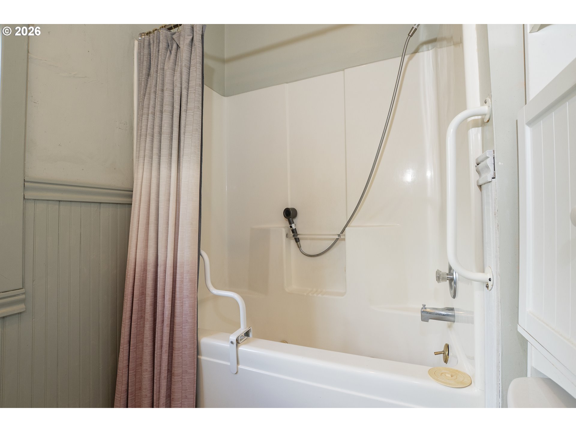 425 North 9th Street Cottage Grove, OR 97424 - Photo 26 of 48 Bathroom