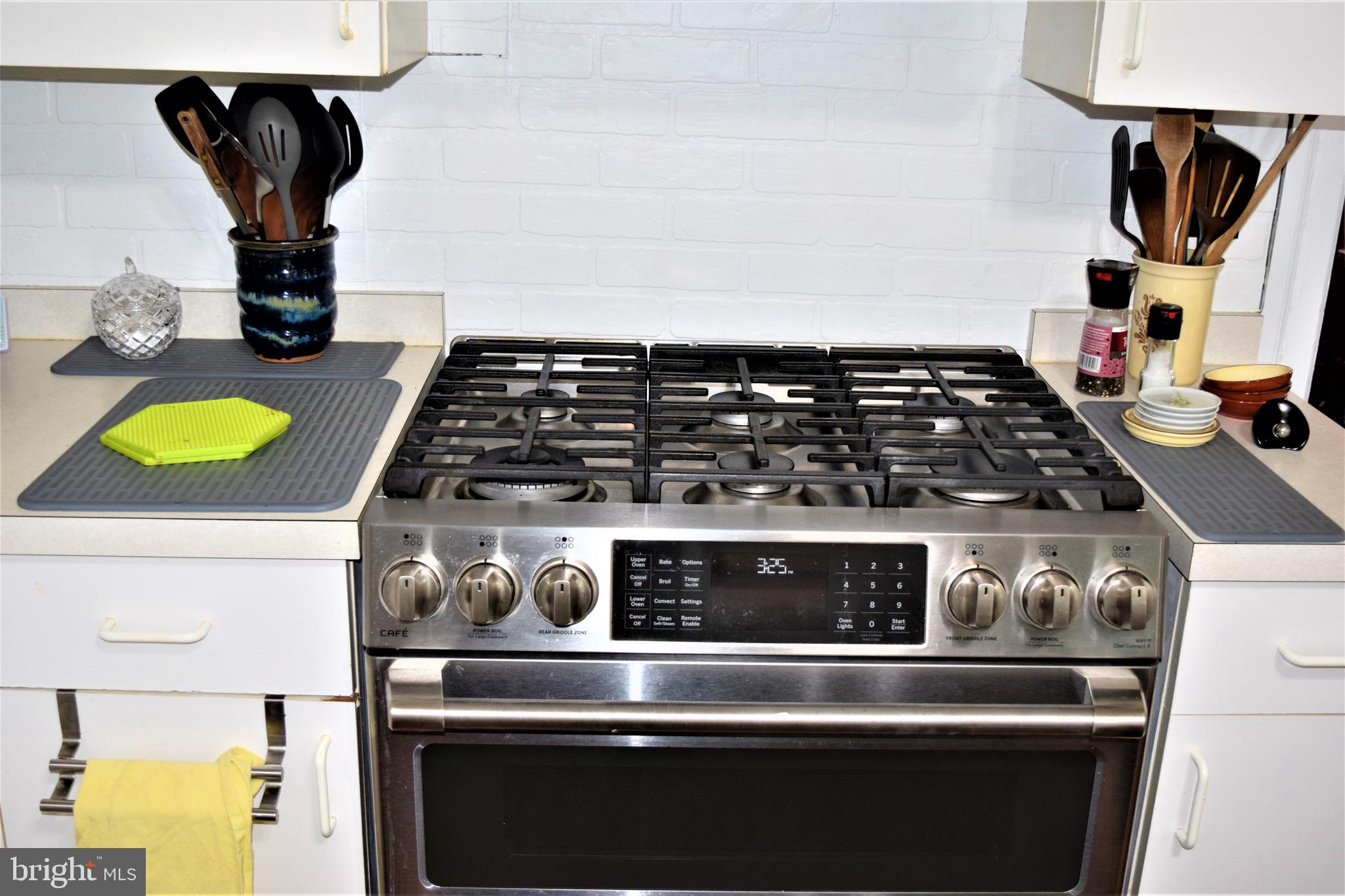 3296 Sackertown Road Crisfield, MD 21817 - Photo 25 of 39 6 burner stove