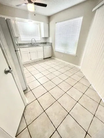 $1,450 | 12200 Overbrook Lane, Unit 31A, Houston, TX 77077