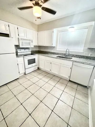 $1,450 | 12200 Overbrook Lane, Unit 31A, Houston, TX 77077