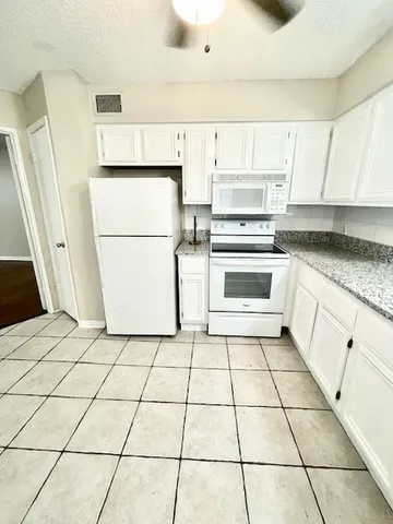$1,450 | 12200 Overbrook Lane, Unit 31A, Houston, TX 77077