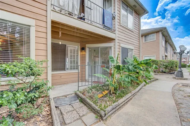 $1,450 | 12200 Overbrook Lane, Unit 31A, Houston, TX 77077