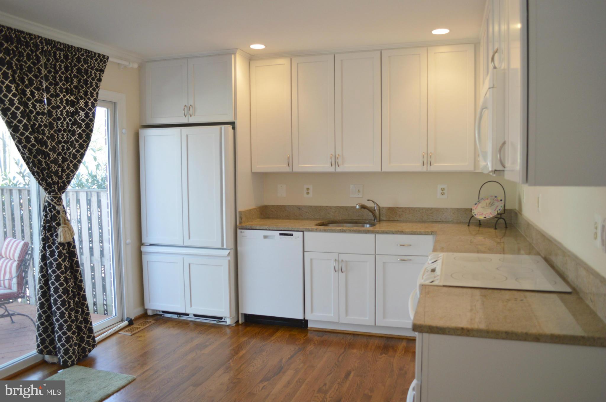 11878 Abercorn Court Reston, VA 20191 - Photo 2 of 13 Kitchen