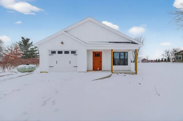 $299,900 | 13945 Northmoor Drive, Cement City, MI 49233