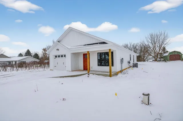 $299,900 | 13945 Northmoor Drive, Cement City, MI 49233