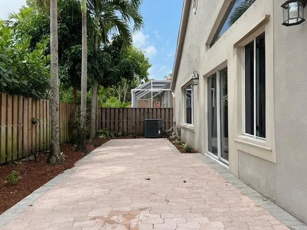 $3,900 | 10110 Northwest 5th Street, Plantation, FL 33324