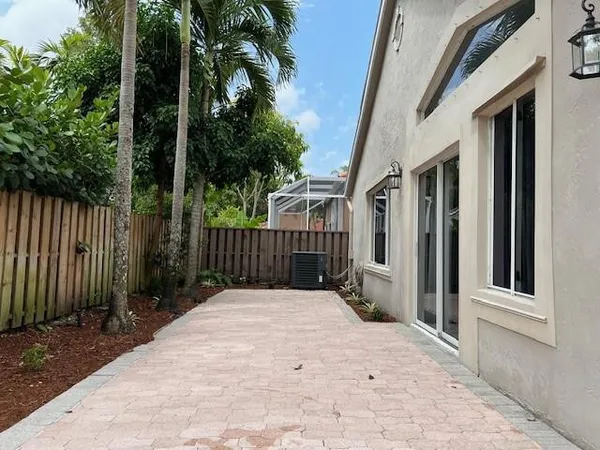 $3,900 | 10110 Northwest 5th Street, Plantation, FL 33324