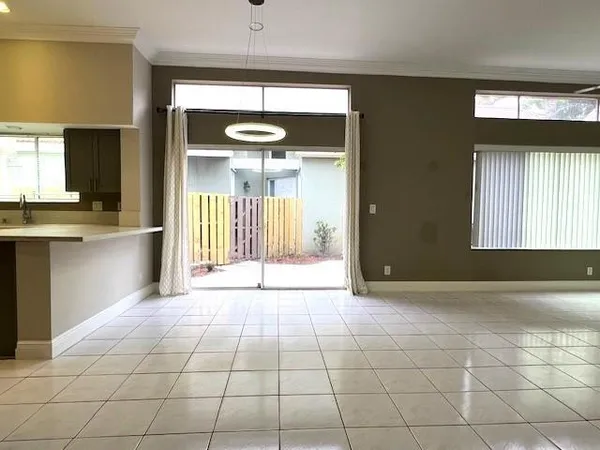 $3,900 | 10110 Northwest 5th Street, Plantation, FL 33324