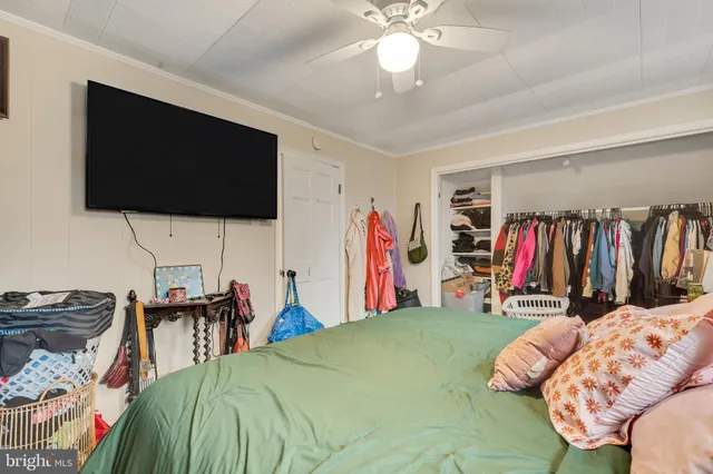 a view of a livingroom with furniture