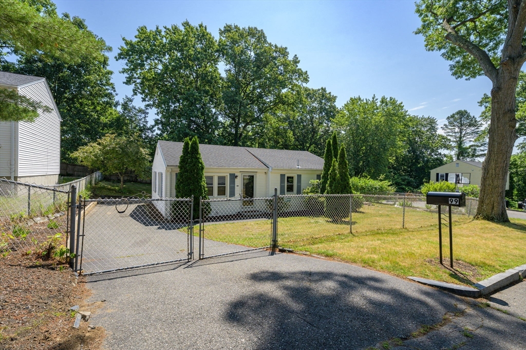 99 Lakevilla Avenue Springfield, MA 01109 - Photo 2 of 34