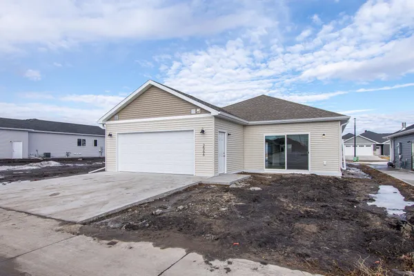 $383,888 | 2566 69th Avenue South, Fargo, ND 58104