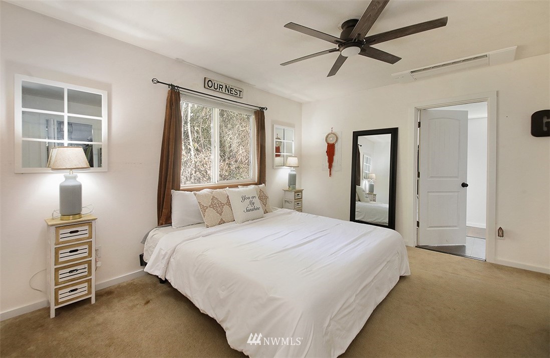 3336 East Harbor Road Langley, WA 98260 - Photo 13 of 29 a bedroom with a bed and a lamp on a dresser
