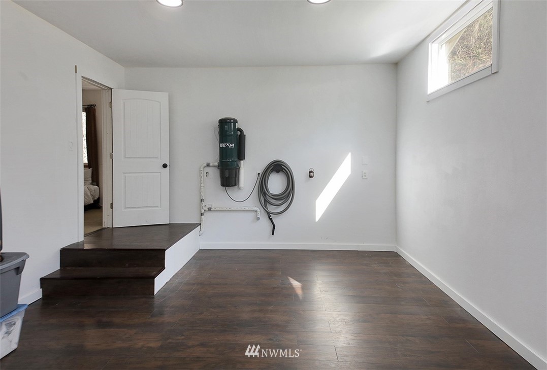 3336 East Harbor Road Langley, WA 98260 - Photo 19 of 29 a view of room with furniture and wooden floor