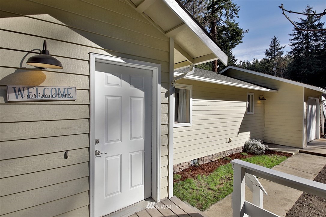 3336 East Harbor Road Langley, WA 98260 - Photo 5 of 29 a view of street sign
