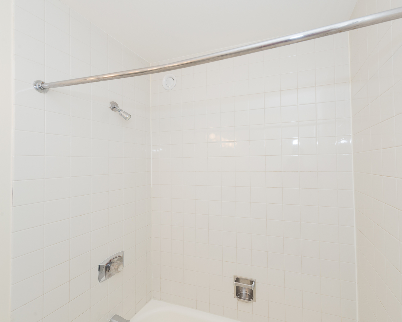 211 East Ohio Street, Unit 2402 Chicago, IL 60611 - Photo 13 of 22