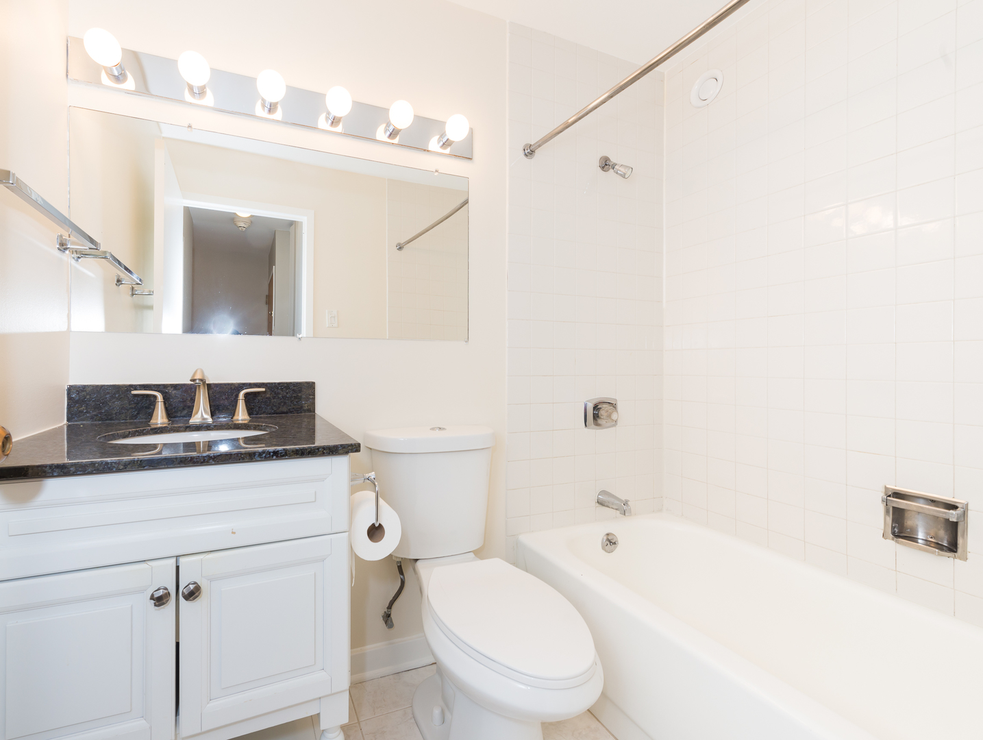 211 East Ohio Street, Unit 2402 Chicago, IL 60611 - Photo 14 of 22