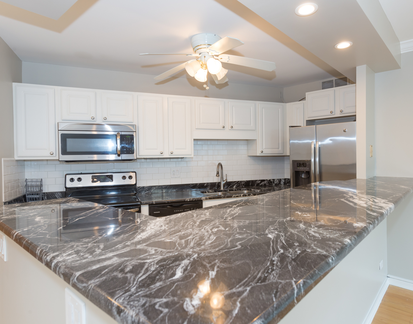 211 East Ohio Street, Unit 2402 Chicago, IL 60611 - Photo 8 of 22
