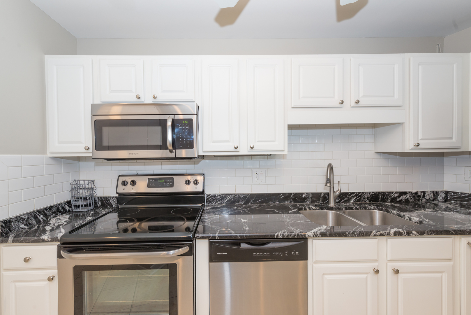211 East Ohio Street, Unit 2402 Chicago, IL 60611 - Photo 10 of 22