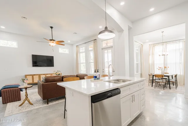 $4,000 | 404 East Martial Avenue, Lafayette, LA 70508