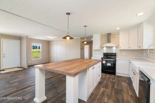 $1,700 | 456 West Outer Drive, Oak Ridge, TN 37830