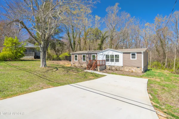 $1,700 | 456 West Outer Drive, Oak Ridge, TN 37830