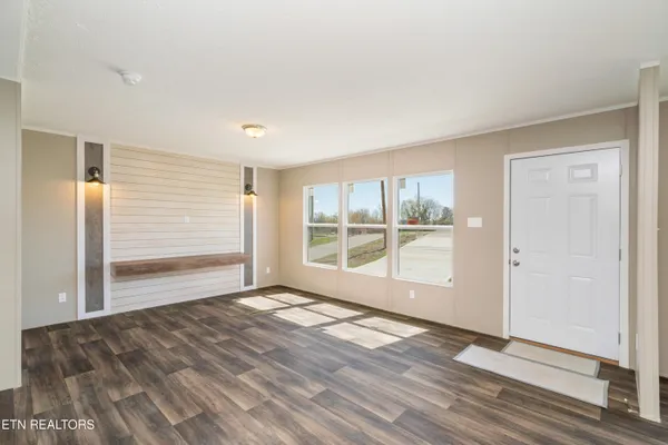 $1,700 | 456 West Outer Drive, Oak Ridge, TN 37830