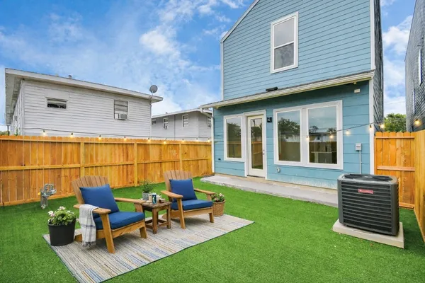 $364,000 | 6817 Peerless Street, Houston, TX 77021