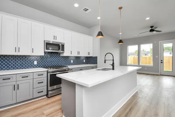 $364,000 | 6817 Peerless Street, Houston, TX 77021