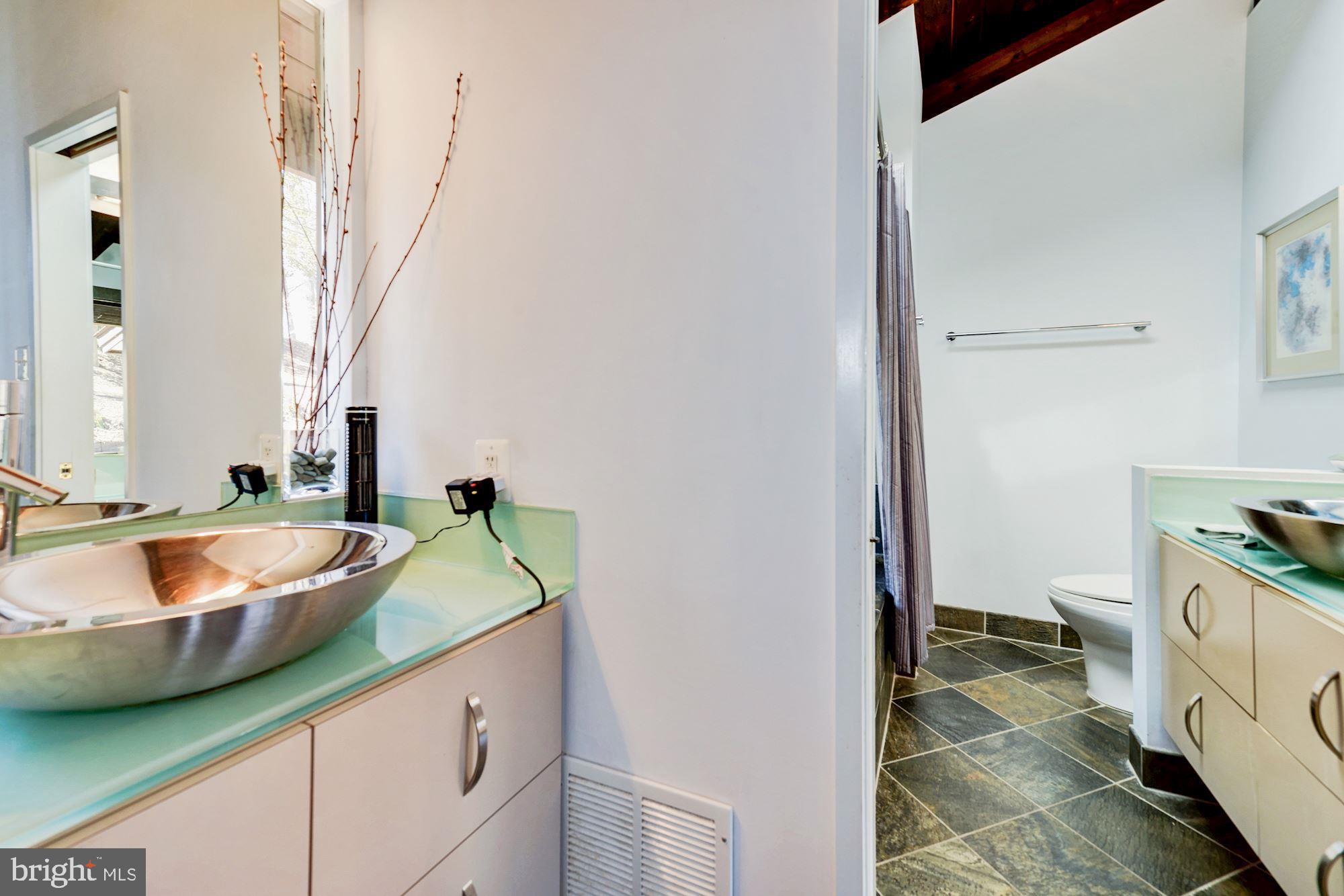 981 Saigon Road McLean, VA 22102 - Photo 26 of 46 Master bath with separate vanities