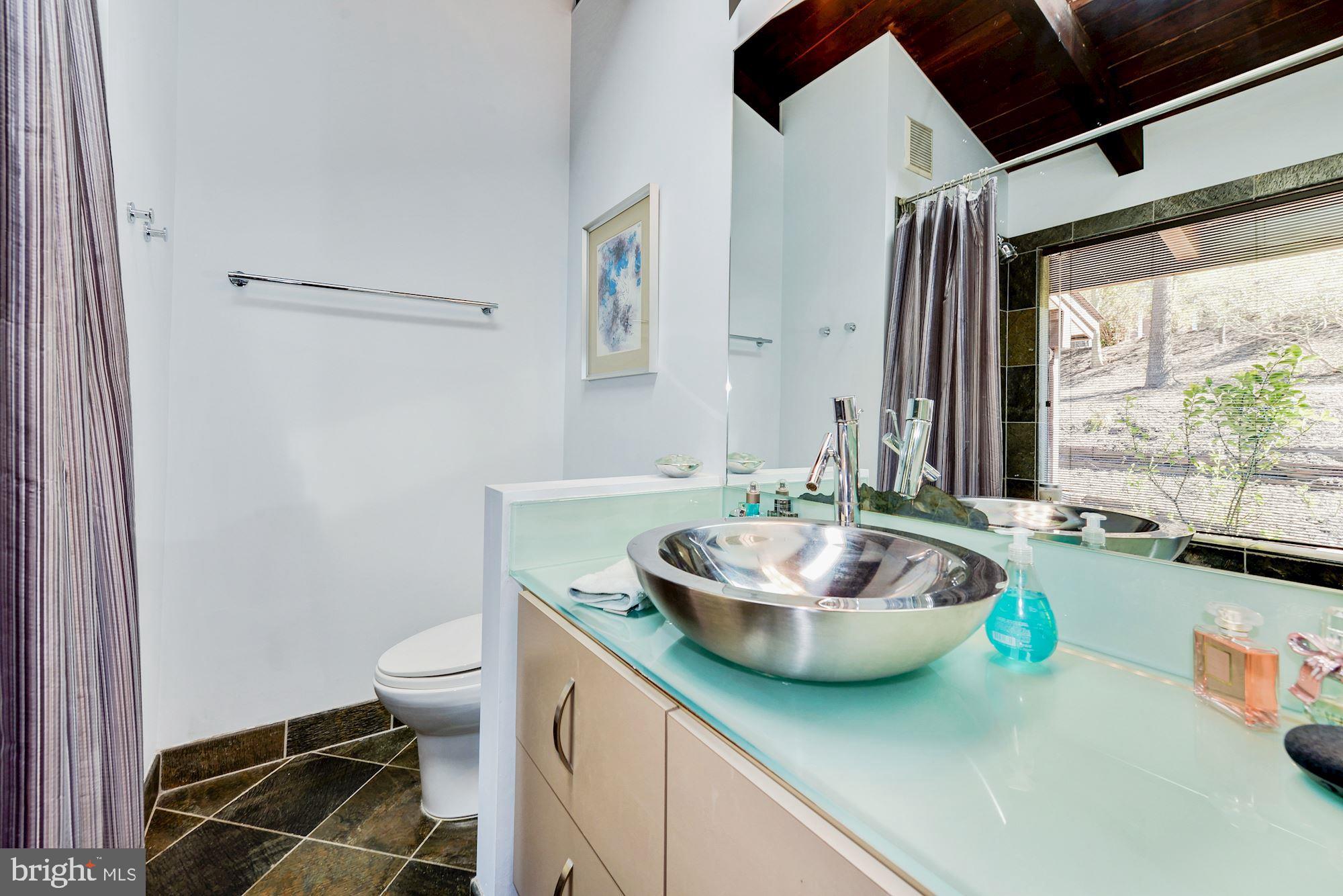 981 Saigon Road McLean, VA 22102 - Photo 27 of 46 Master bath with tumbled slate & vessel sink