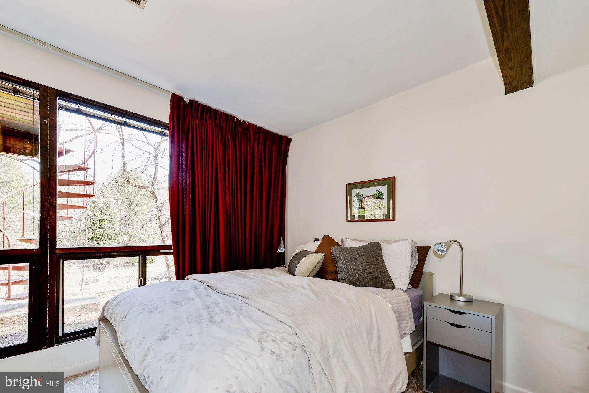 981 Saigon Road McLean, VA 22102 - Photo 29 of 46 2nd bedroom