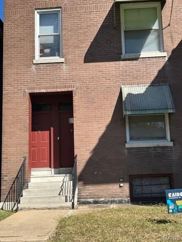 $190,000 | 705 Bates Street, St. Louis, MO 63111