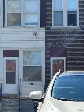 $190,000 | 705 Bates Street, St. Louis, MO 63111