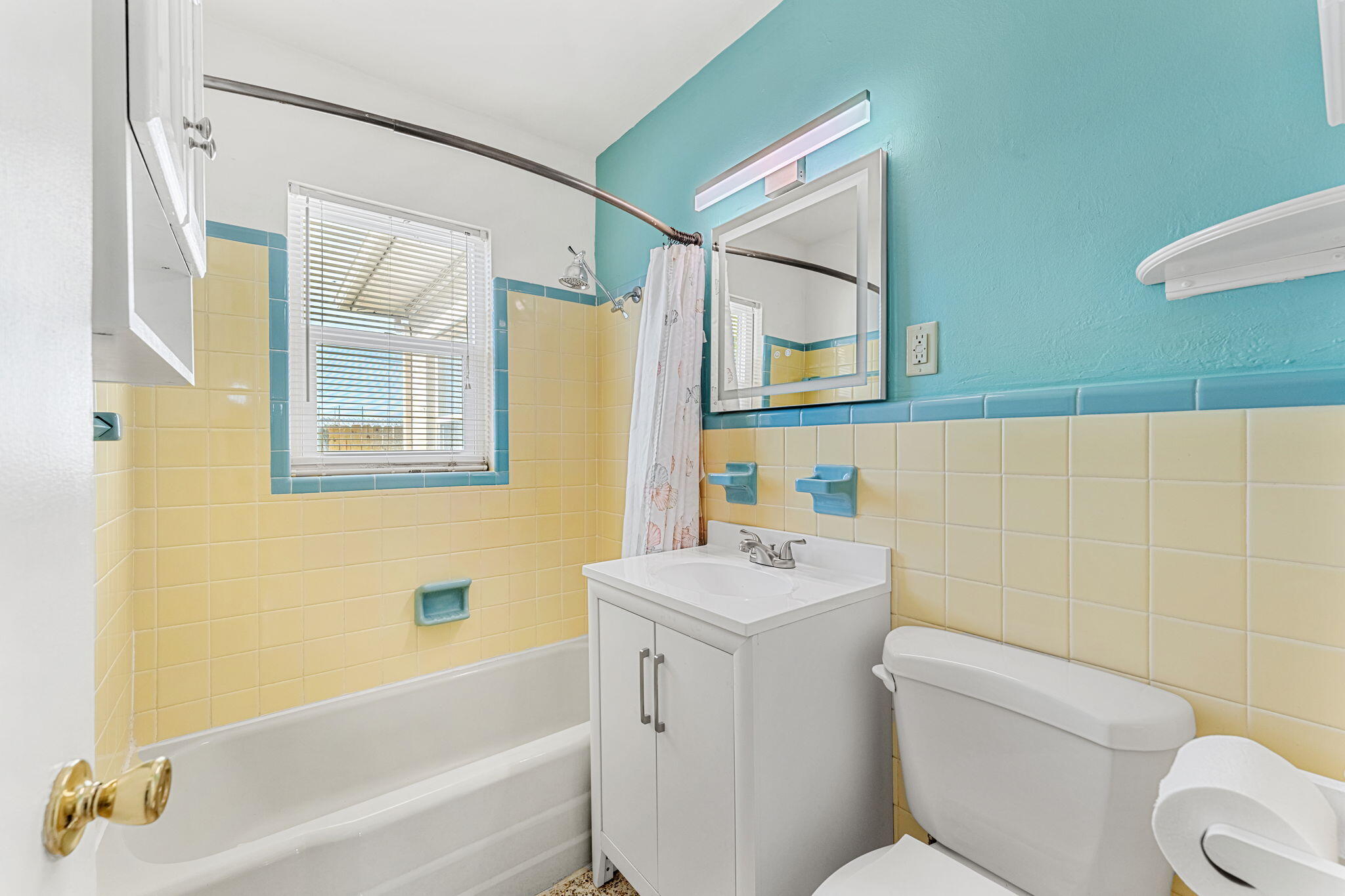 113 Dudley Drive Rockledge, FL 32955 - Photo 25 of 38 Bathroom 2