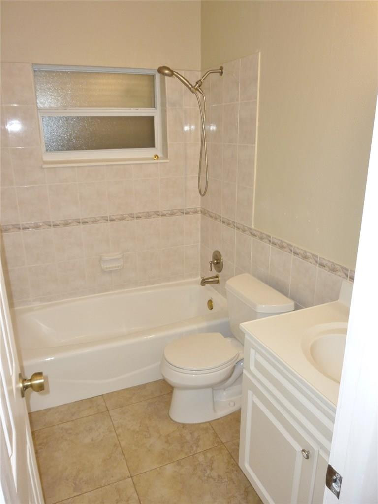 7305 Northwest 95th Way Tamarac, FL 33321 - Photo 9 of 14 a bathroom with a toilet and a bathtub