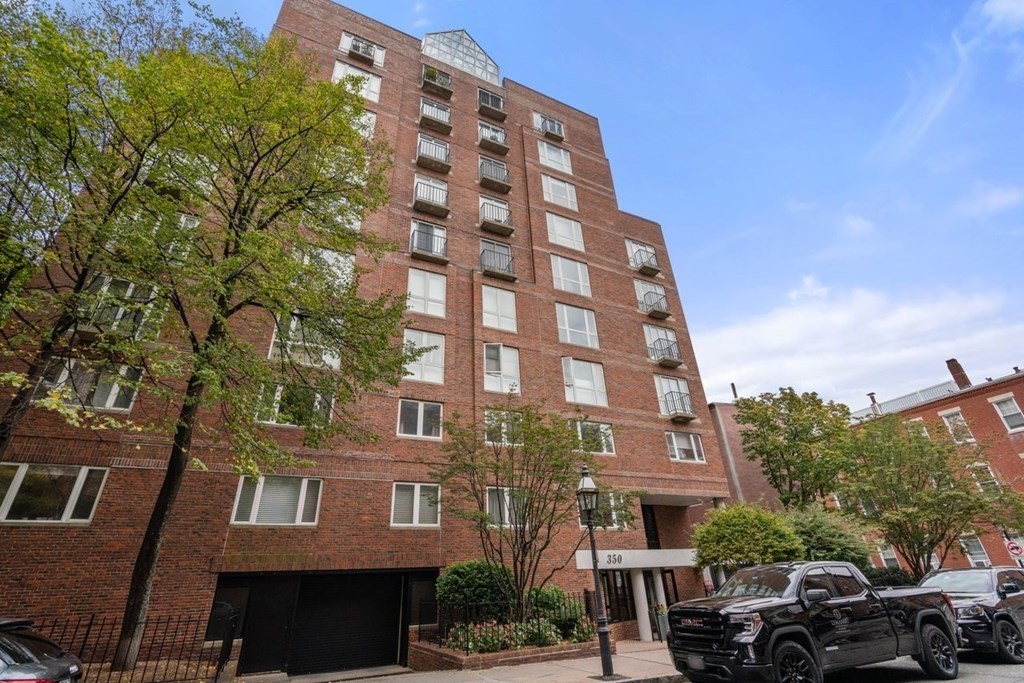 350 North Street, Unit 400 Boston, MA 02113 - Photo 23 of 24 a view of a tall building