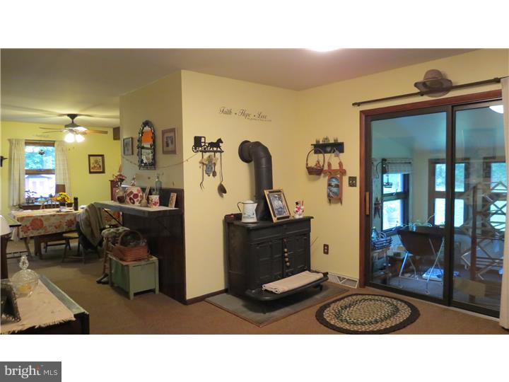 444 Noble Road Christiana, PA 17509 - Photo 4 of 25 Living Room
