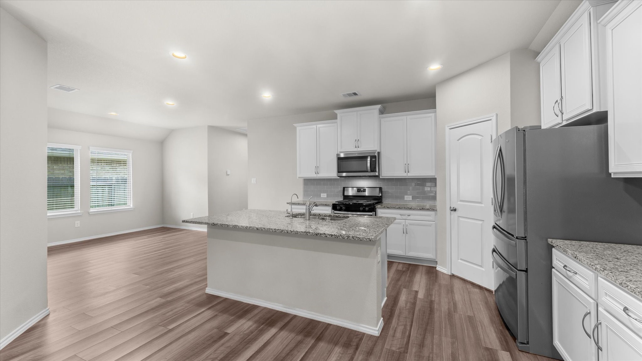 9257 Inland Leather Lane Conroe, TX 77385 - Photo 7 of 39