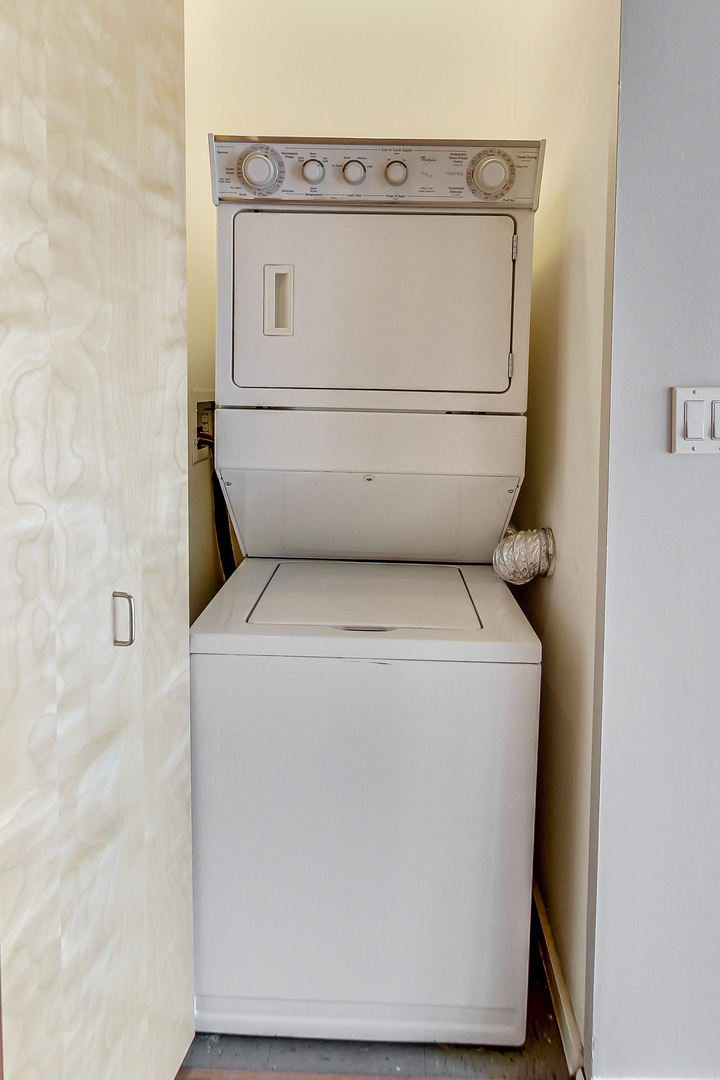 321 South Sangamon Street, Unit 408 Chicago, IL 60607 - Photo 26 of 31 a utility room with dryer and washer