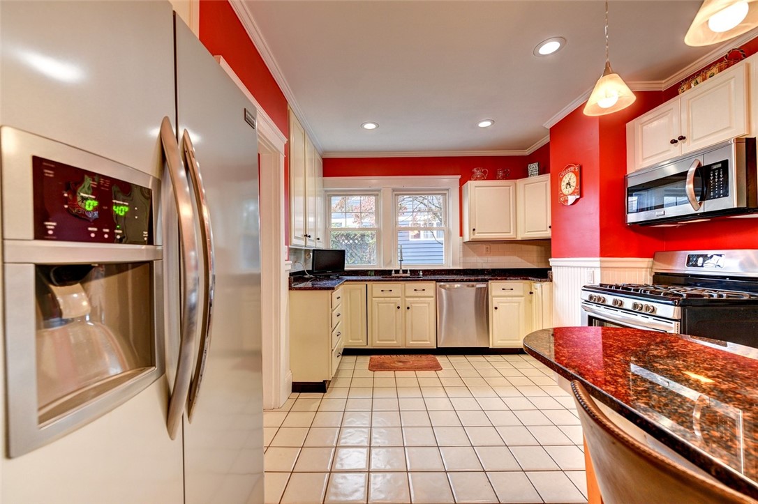 93 Lyndon Road Cranston, RI 02905 - Photo 16 of 47 Gallery Image 16