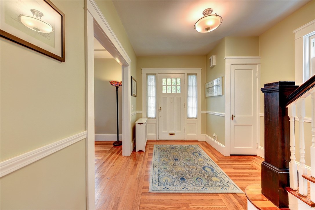 93 Lyndon Road Cranston, RI 02905 - Photo 4 of 47 Gallery Image 4