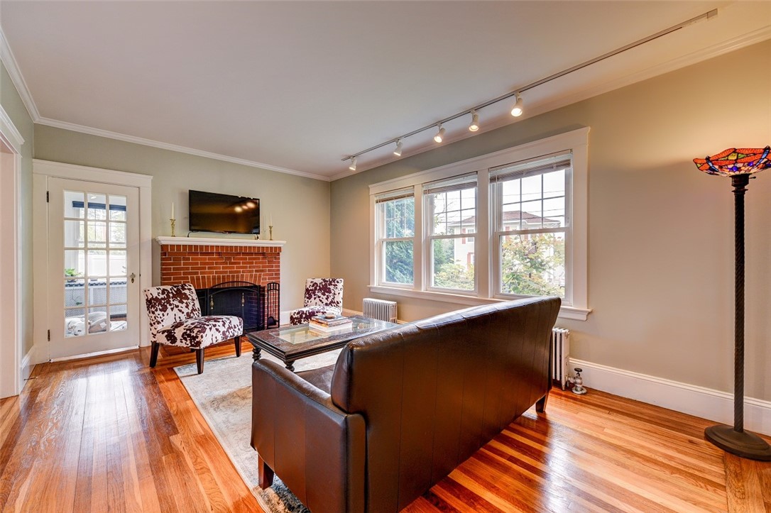 93 Lyndon Road Cranston, RI 02905 - Photo 6 of 47 Gallery Image 6