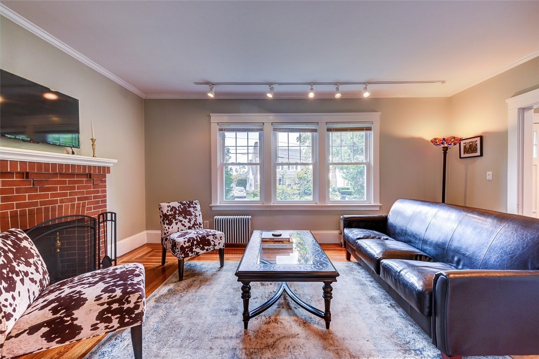 93 Lyndon Road Cranston, RI 02905 - Photo 7 of 47 Gallery Image 7