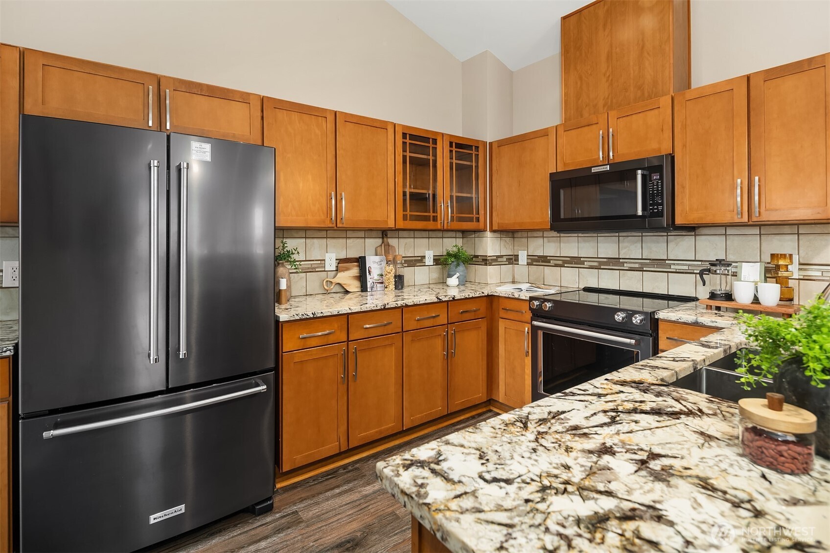 2830 Southwest Raymond Street, Unit 301 Seattle, WA 98126 - Photo 8 of 28
