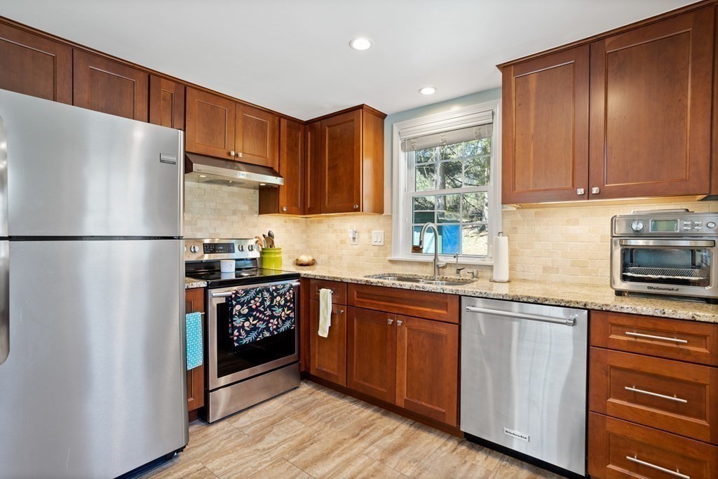 77 Orchard Road Billerica, MA 01821 - Photo 2 of 35 Gallery Image 2
