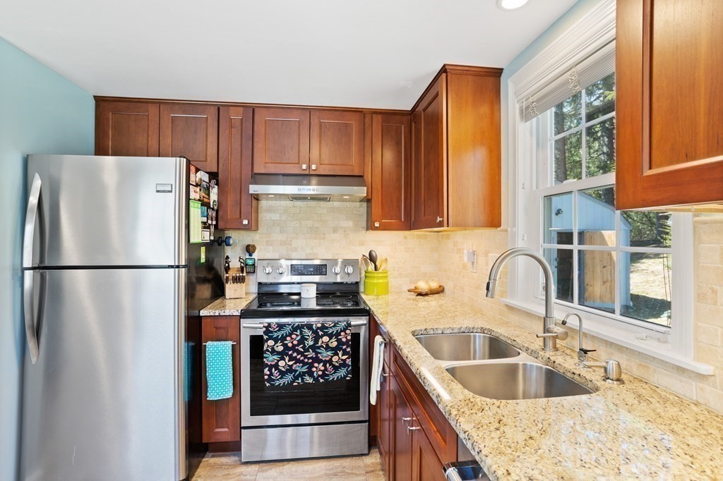 77 Orchard Road Billerica, MA 01821 - Photo 3 of 35 Gallery Image 3