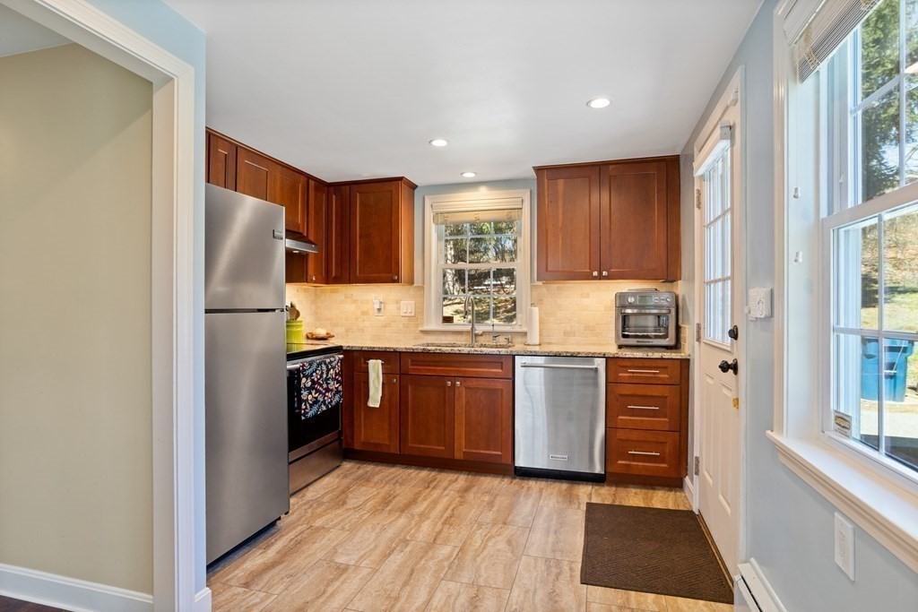77 Orchard Road Billerica, MA 01821 - Photo 4 of 35 Gallery Image 4